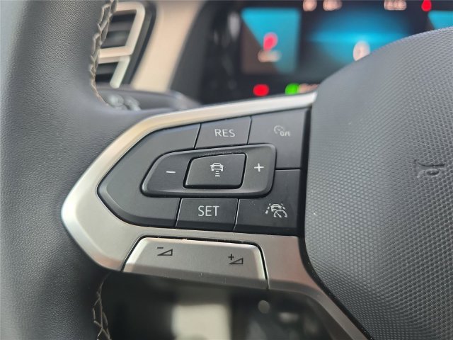 Used 2024 Volkswagen Atlas Cross Sport SE FWD image 24