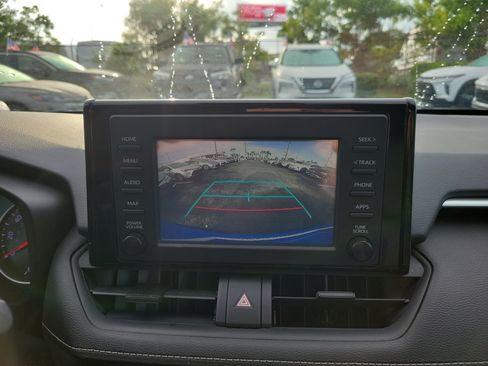 Used 2019 Toyota RAV4 XLE FWD image 27
