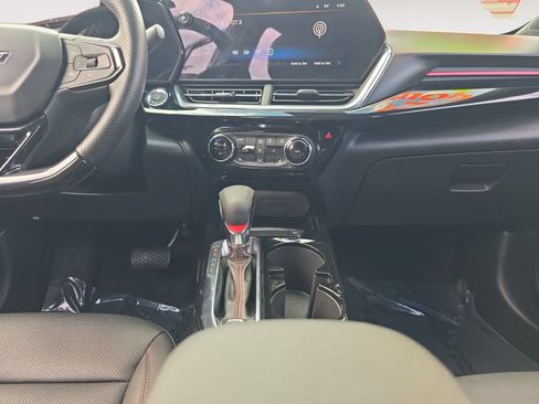 Used 2024 Chevrolet Trax RS w/ Sunroof Package FWD image 11