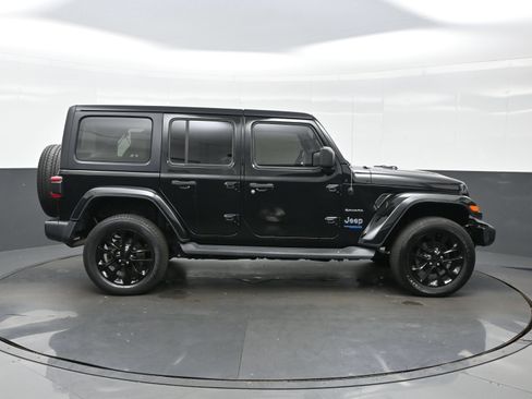 Used 2021 Jeep Wrangler Unlimited Sahara w/ Cold Weather Group AWD/4WD image 10