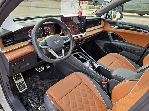 New 2026 Volkswagen Tiguan SEL R-Line image 12