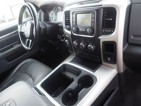 Used 2016 RAM 1500 Classic SLT w/ Luxury Group image 28