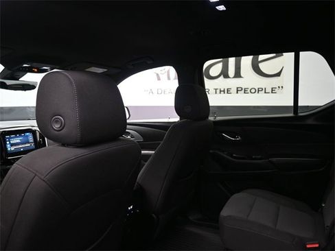 Used 2023 Chevrolet Traverse LT image 24