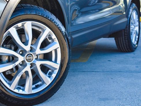 Used 2021 Nissan Rogue Sport SV w/ Technology Package image 4