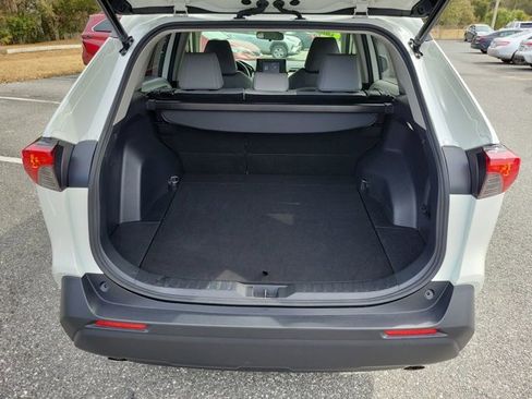Used 2022 Toyota RAV4 XLE Premium image 19