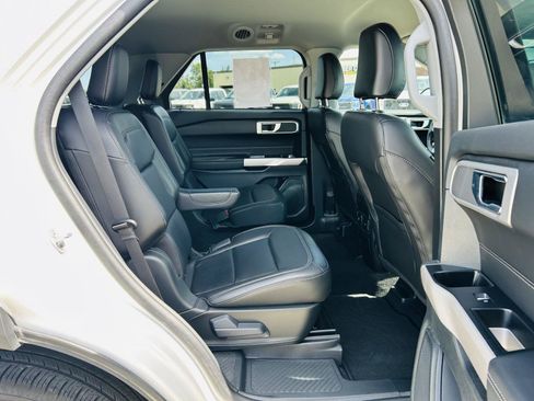 Used 2024 Ford Explorer XLT w/ Equipment Group 202A AWD/4WD image 31
