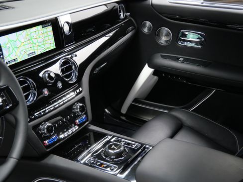 Used 2024 Rolls-Royce Ghost Extended Wheelbase image 22