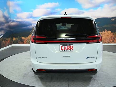 Used 2024 Chrysler Pacifica Limited FWD image 7
