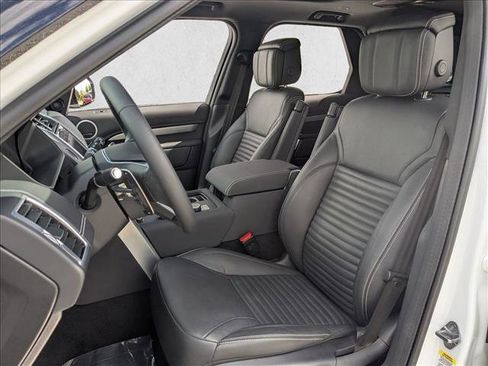 Used 2025 Land Rover Discovery Dynamic SE AWD/4WD image 17