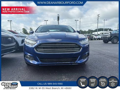 Used 2014 Ford Fusion SE w/ Equipment Group 202A FWD image 2