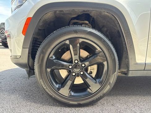 Used 2023 Jeep Grand Cherokee L Laredo AWD/4WD image 21