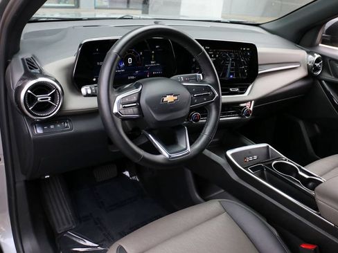Used 2025 Chevrolet Equinox LT w/ Convenience Package II AWD/4WD image 18