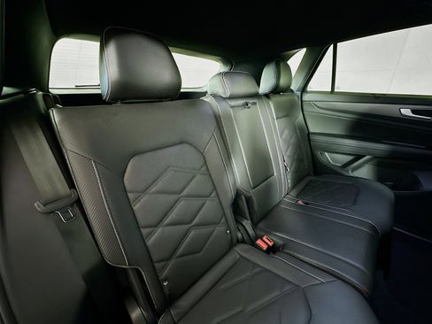 Used 2024 Volkswagen Atlas Cross Sport SE image 24