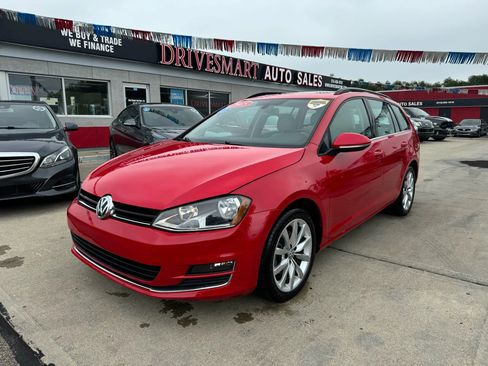 Used 2015 Volkswagen Golf SE image 2