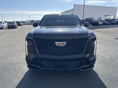 Used 2025 Cadillac Escalade ESV V image 8
