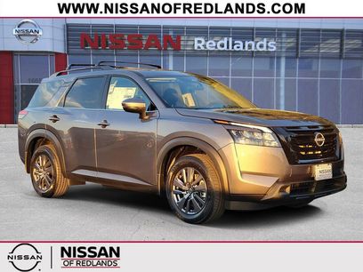New 2025 Nissan Pathfinder SV w/ Black Appearance Package