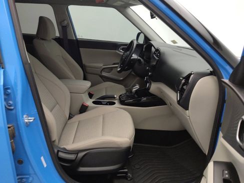 Used 2023 Kia Soul EX image 21