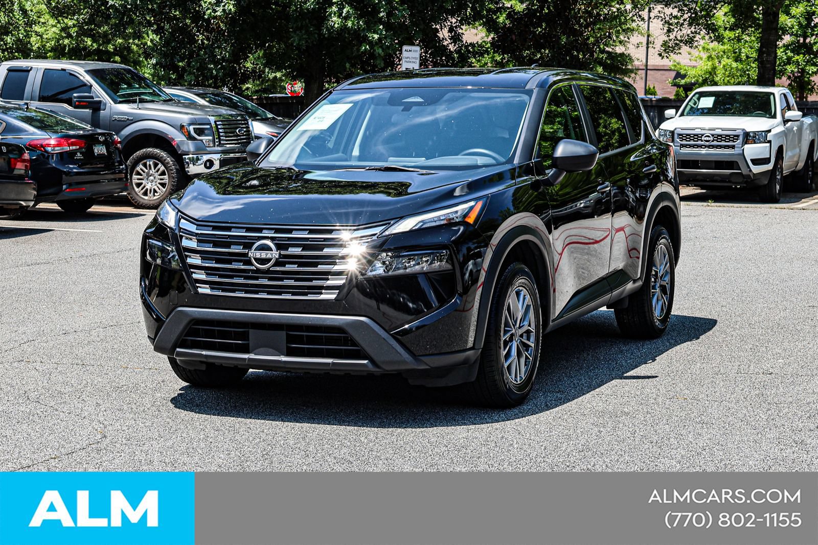 Used 2024 Nissan Rogue S AWD/4WD image 3