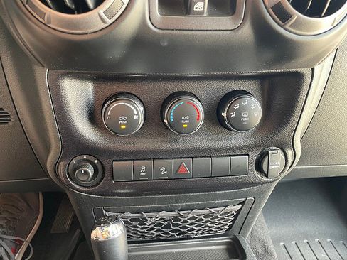 Used 2018 Jeep Wrangler Unlimited Sport S image 22