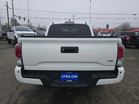 Used 2021 Toyota Tacoma TRD Off-Road w/ Technology Package image 4