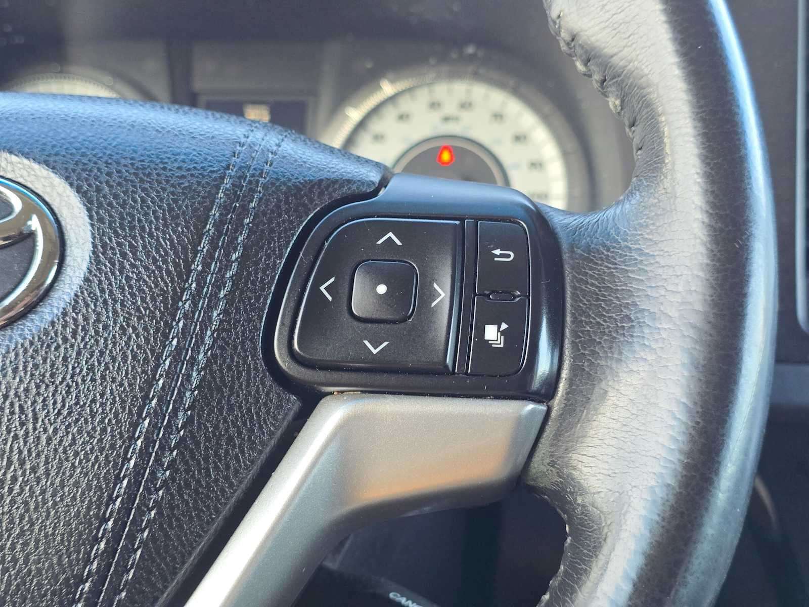 Used 2016 Toyota Sienna SE w/ SE Preferred Package FWD image 29