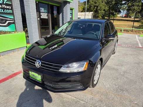 Used 2017 Volkswagen Jetta S w/ Jetta S Cold Weather Package FWD image 3