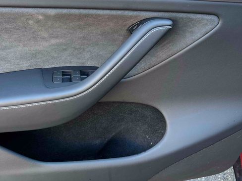 Used 2023 Tesla Model Y Long Range AWD/4WD image 42
