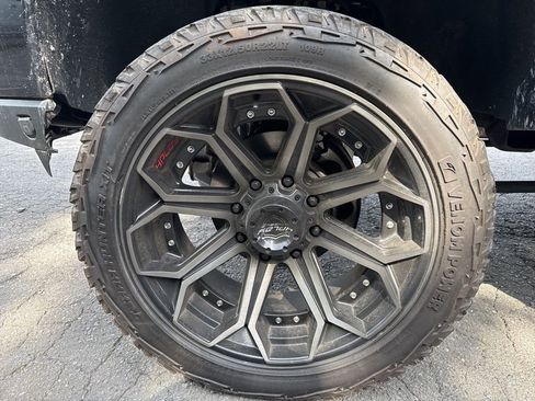 Used 2022 GMC Sierra 2500 Denali w/ Denali Black Diamond Edition image 15