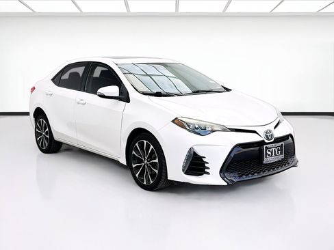 Used 2017 Toyota Corolla SE FWD image 3