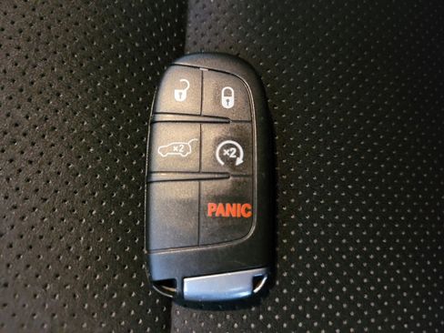 Used 2022 Jeep Grand Cherokee Laredo X AWD/4WD image 32