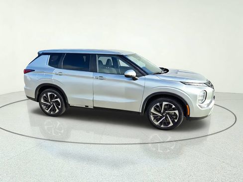 Used 2023 Mitsubishi Outlander SE FWD image 8