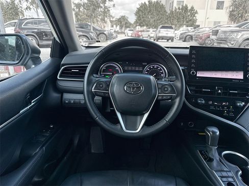 Used 2022 Toyota Camry XLE image 23