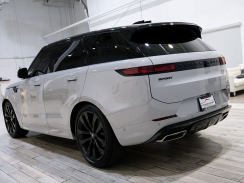 Used 2025 Land Rover Range Rover Sport Dynamic SE image 14
