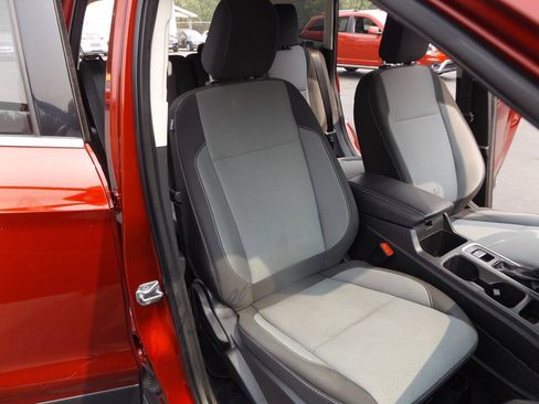 Used 2018 Ford Escape SE w/ SE Sync 3 Package AWD/4WD image 21