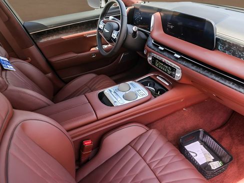 Used 2025 Genesis G90 3.5T image 31