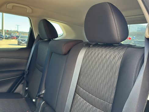 Used 2020 Nissan Rogue SV image 19