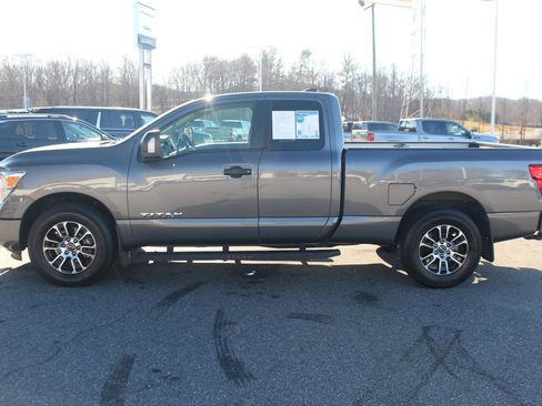 Used 2024 Nissan Titan SV w/ SV Utility Package image 4
