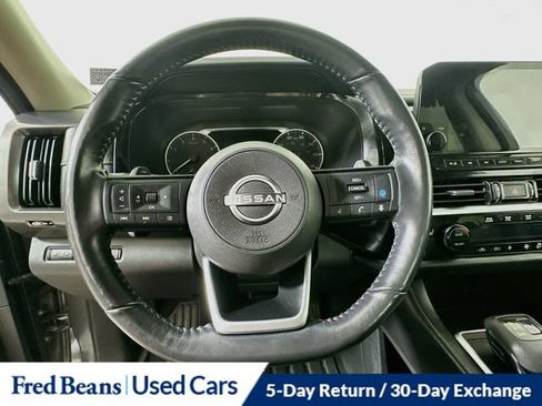 Used 2022 Nissan Pathfinder SL AWD/4WD image 16