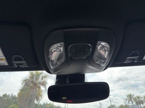 Used 2026 Jeep Compass Latitude image 25