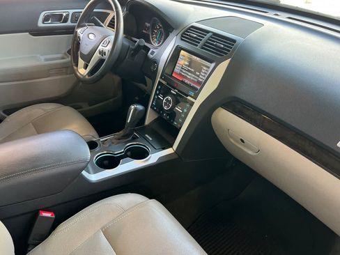 Used 2014 Ford Explorer Limited w/ Equipment Group 301A FWD image 17