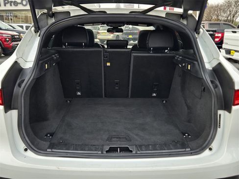 Used 2017 Jaguar F-PACE R-Sport image 12