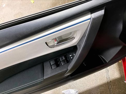 Used 2015 Toyota Corolla LE image 35