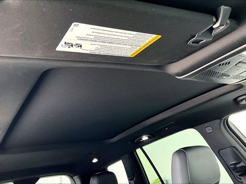 Used 2025 Cadillac XT6 Premium Luxury image 22