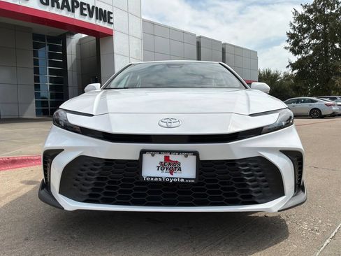 Used 2026 Toyota Camry SE FWD image 3