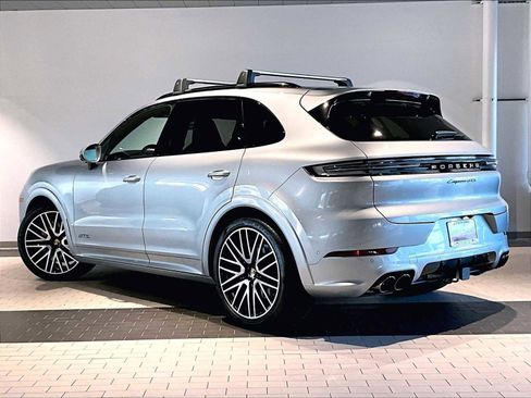 Used 2025 Porsche Cayenne GTS w/ Premium Package image 3