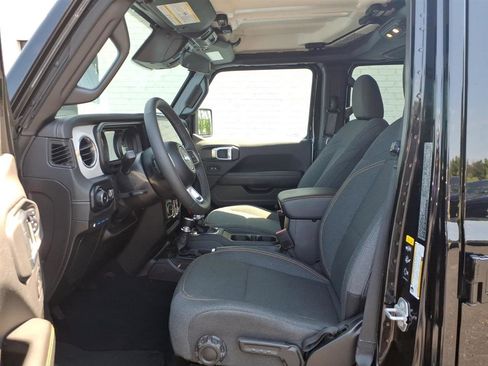 Used 2025 Jeep Wrangler Unlimited Sahara AWD/4WD image 12