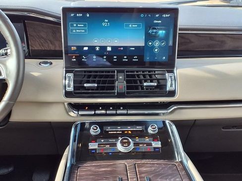 Certified 2022 Lincoln Navigator Reserve AWD/4WD image 9