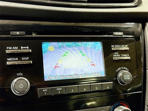 Used 2017 Nissan Rogue S image 15