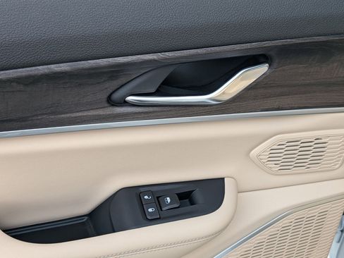 New 2026 Jeep Grand Cherokee Limited AWD/4WD image 25