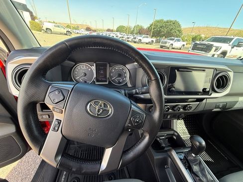 Used 2016 Toyota Tacoma SR5 w/ SR5 Appearance Package (DN) AWD/4WD image 11